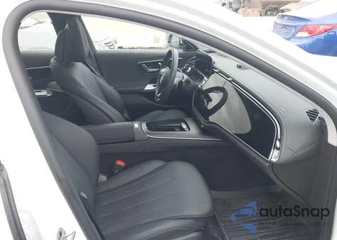 2025 Mercedes-Benz E 350 z USA, uszkodzony, nr VIN W1KLF4HB5SA135695